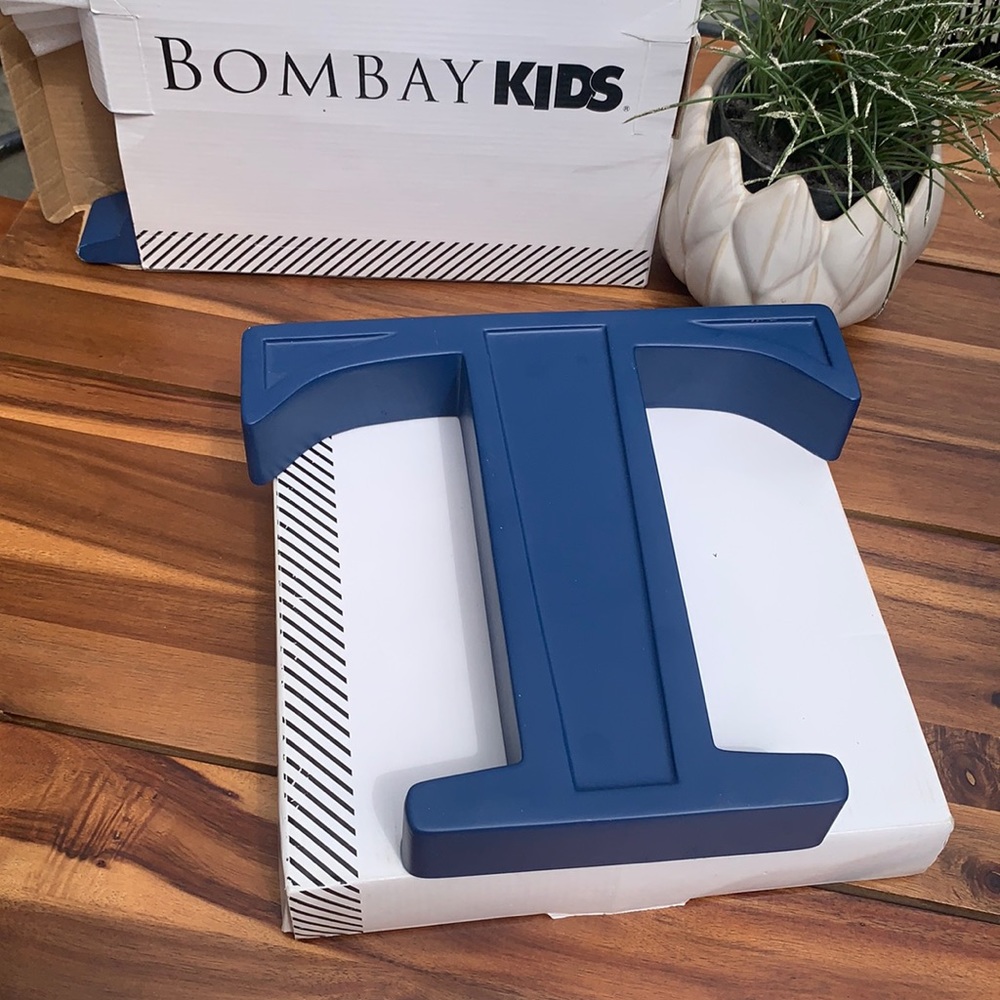 Bombay Wall Letter 🐤🦀